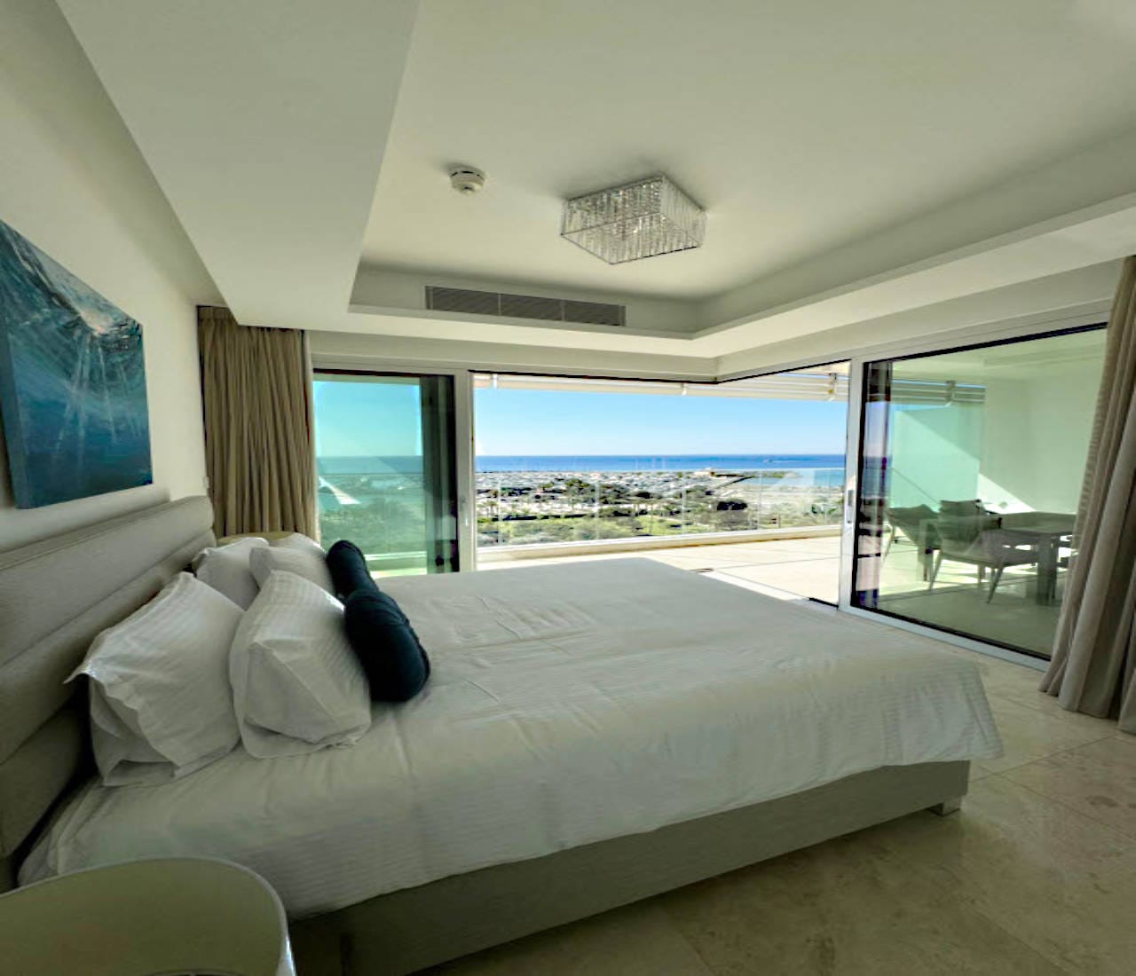 928-7 Luxury Beachfront Apartment