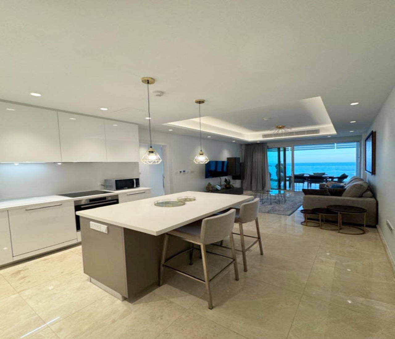 928-9 Luxury Beachfront Apartment