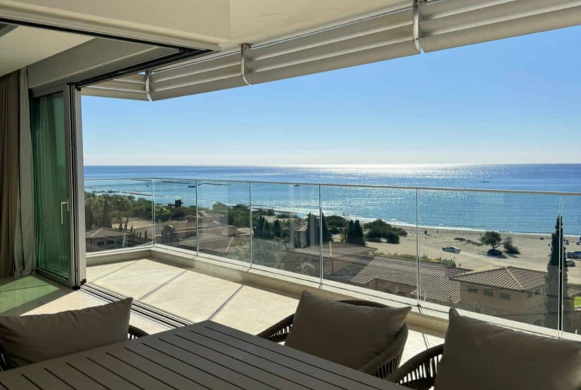 Luxury Beachfront Apartment
