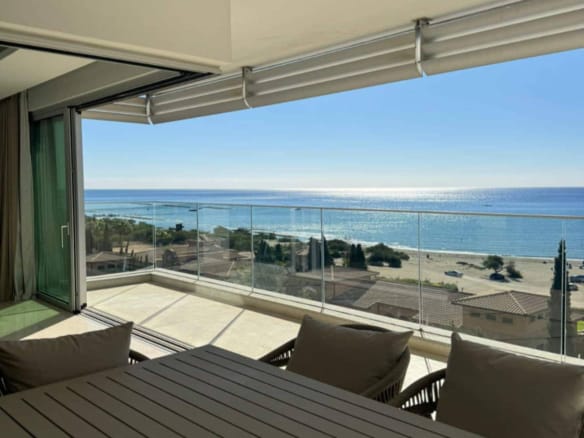 Luxury Beachfront Apartment