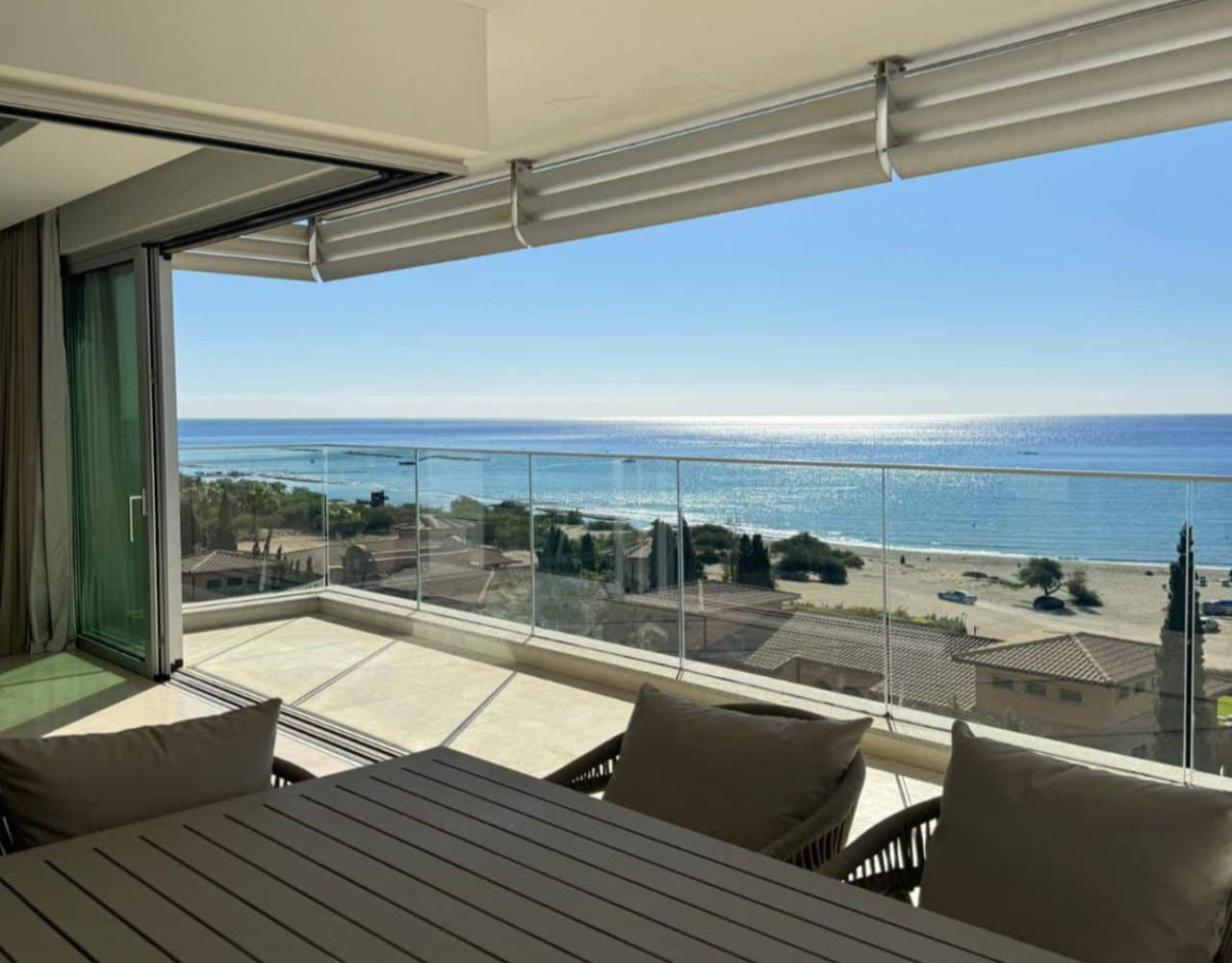 928-A10 Luxury Beachfront Apartment