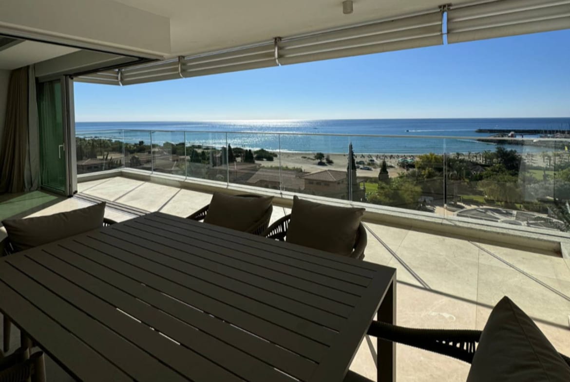 Luxury Beachfront Apartment