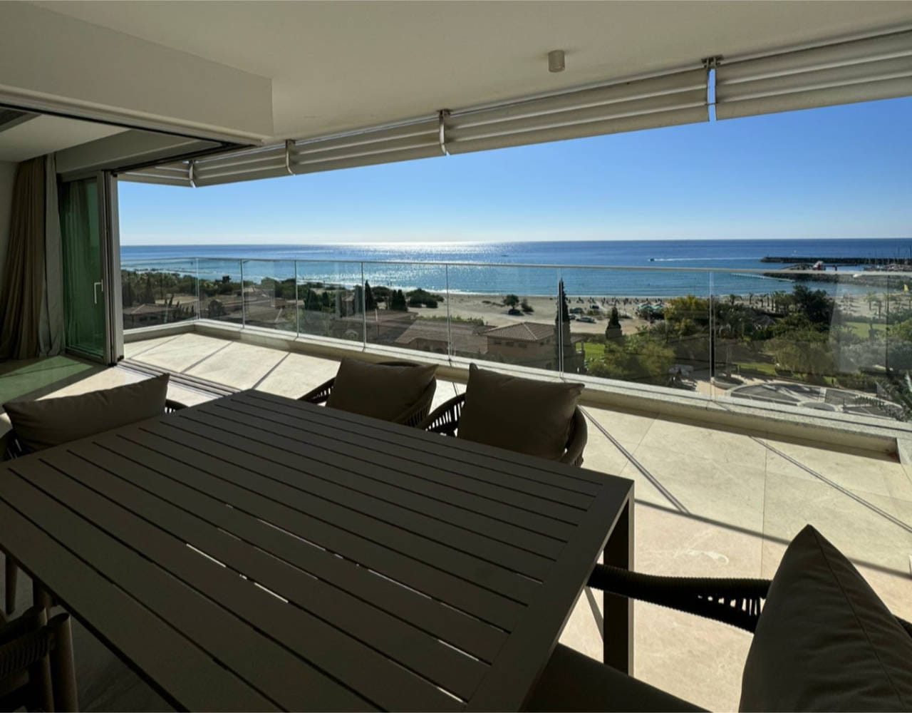 928-A11 Luxury Beachfront Apartment