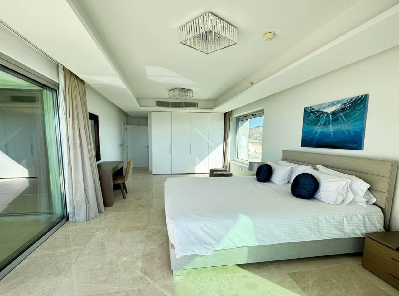 928-A2 Luxury Beachfront Apartment