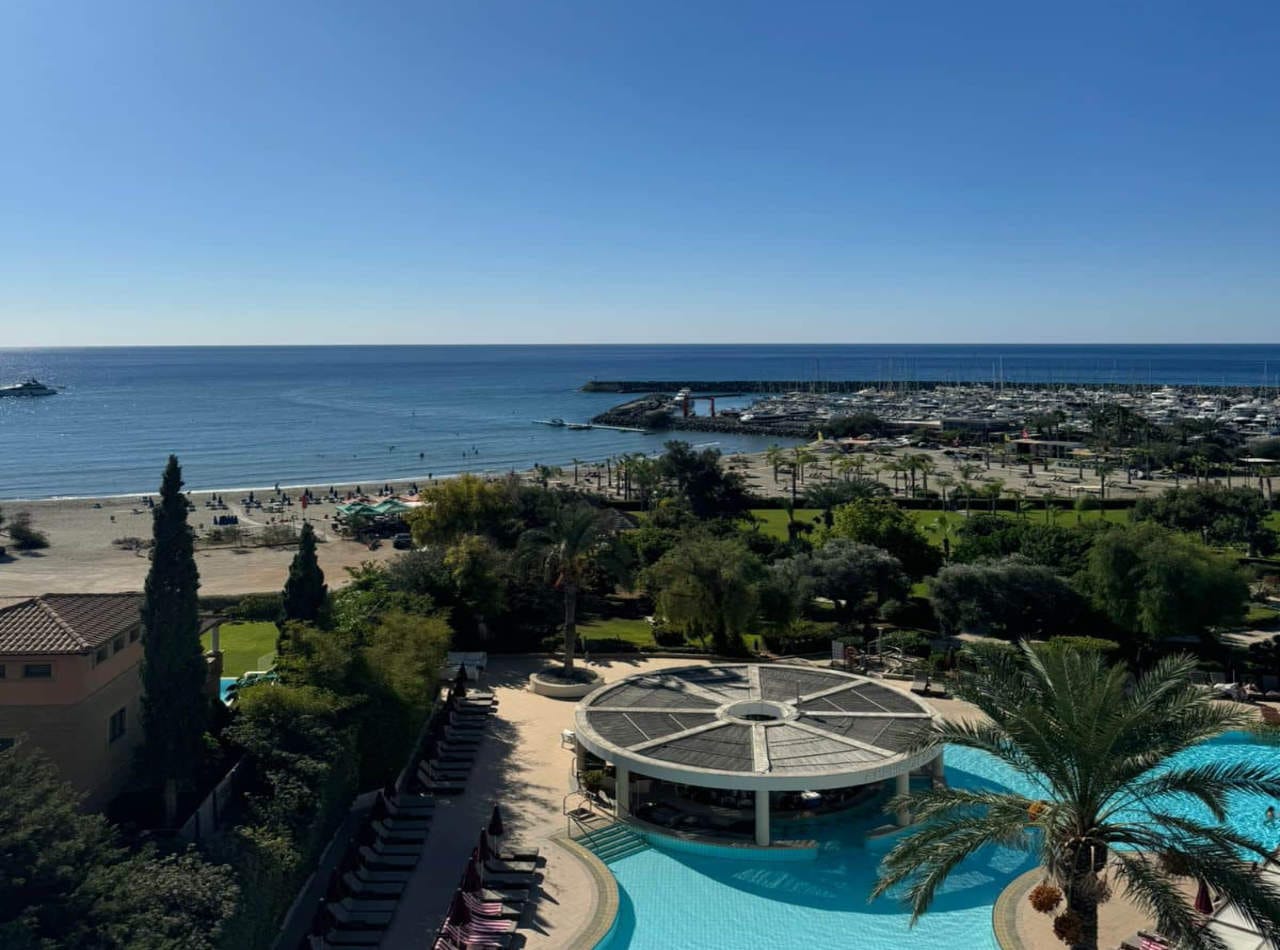 928-A3 Luxury Beachfront Apartment