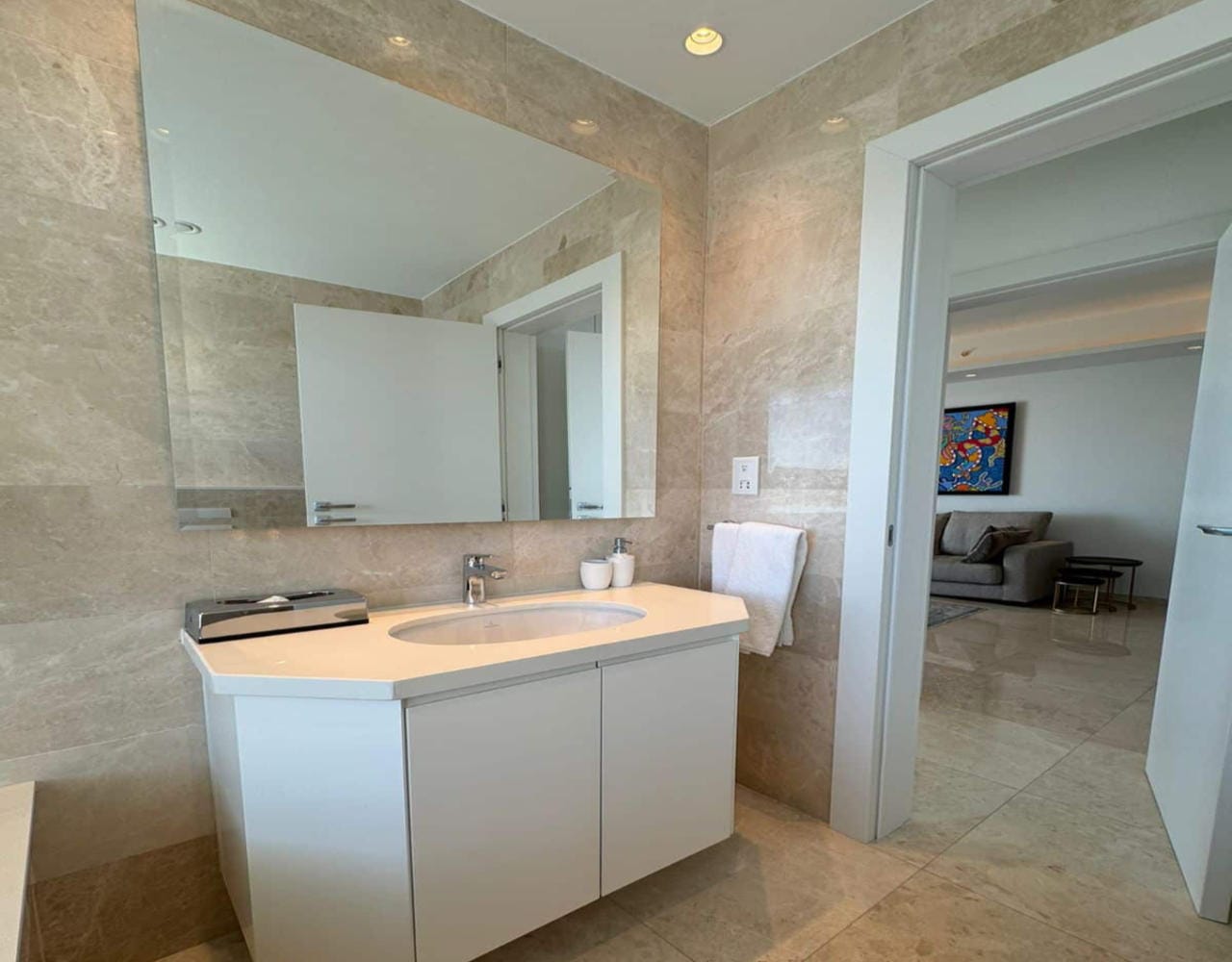 928-A7 Luxury Beachfront Apartment