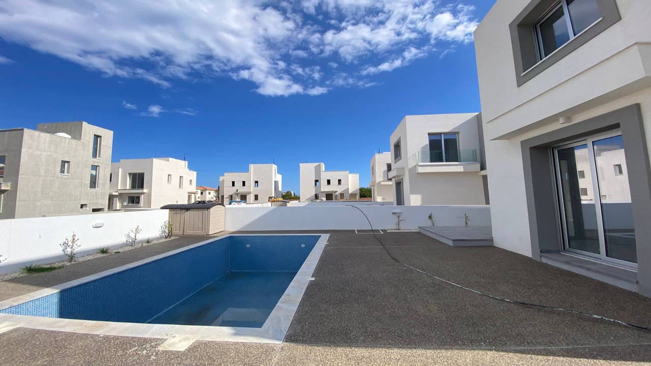 1059-18 Luxury 3 Bedroom Villa