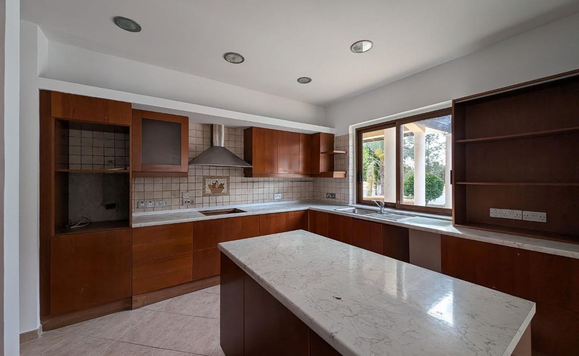 Luxury 4 Bedroom House