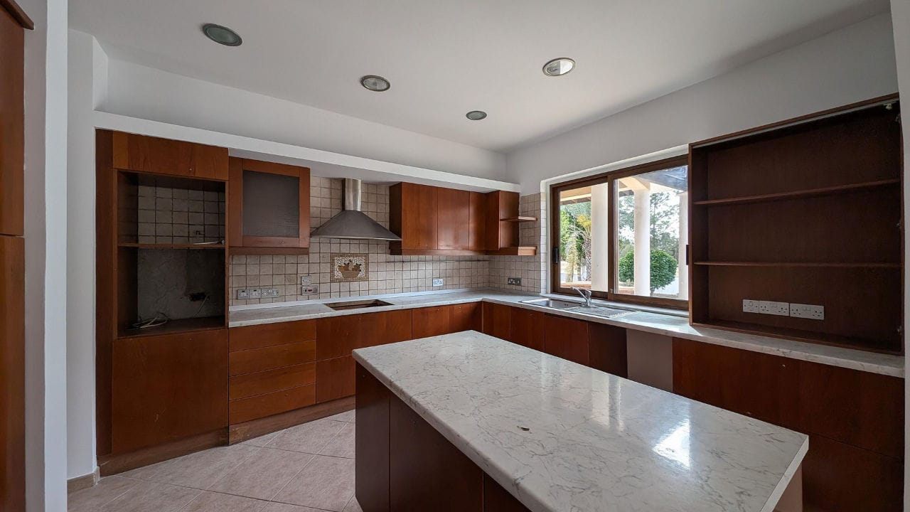 Luxury 4 Bedroom House