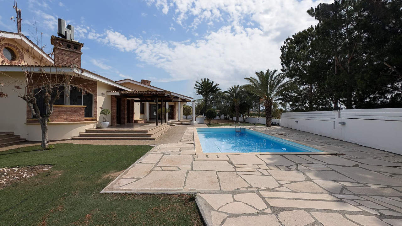Luxury 4 Bedroom House
