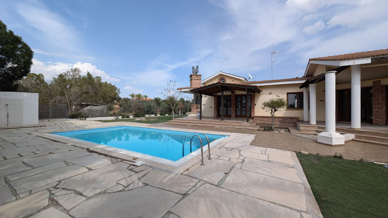 Luxury 4 Bedroom House