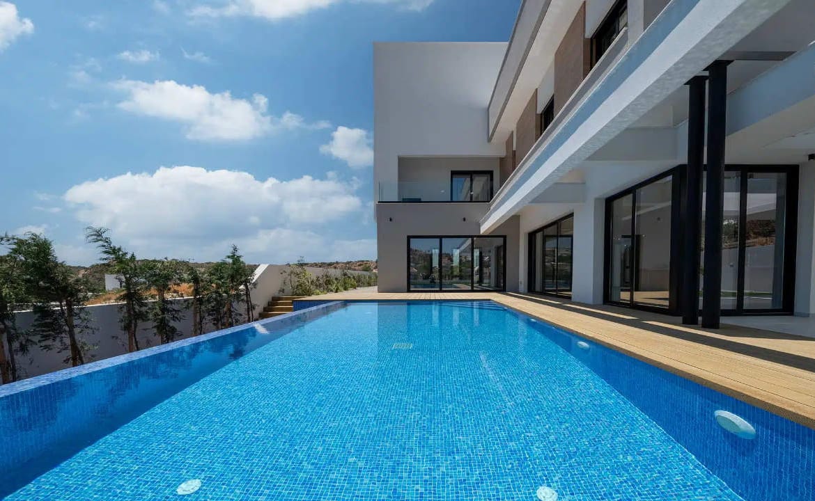 Contemporary 5 Bedroom Villa