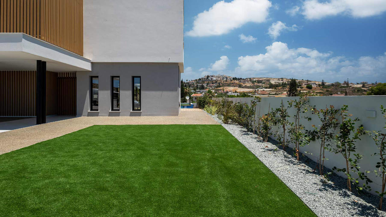 Contemporary 5 Bedroom Villa