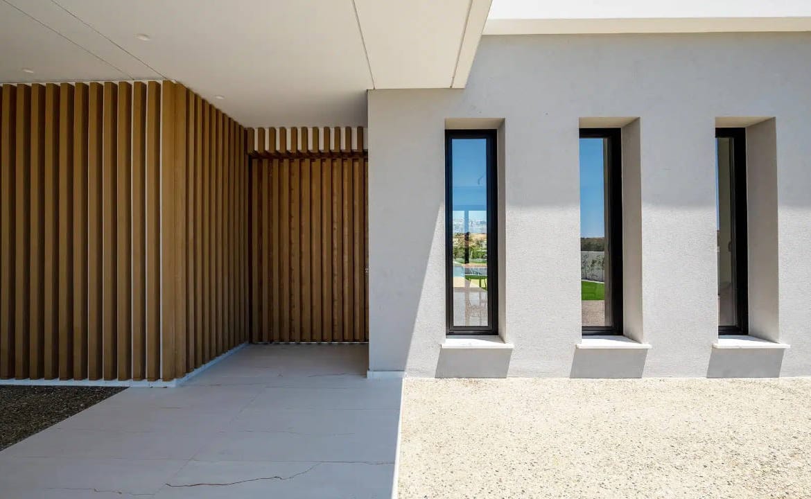 Contemporary 5 Bedroom Villa