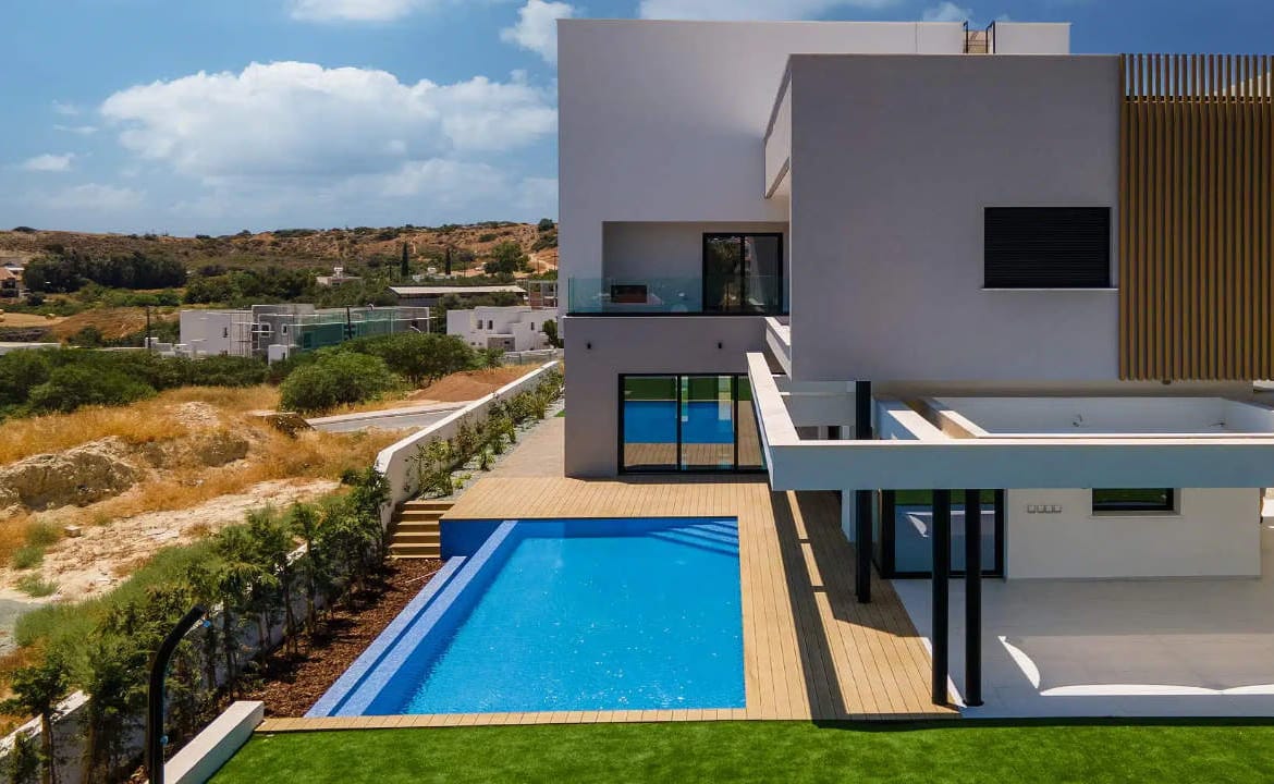 Contemporary 5 Bedroom Villa