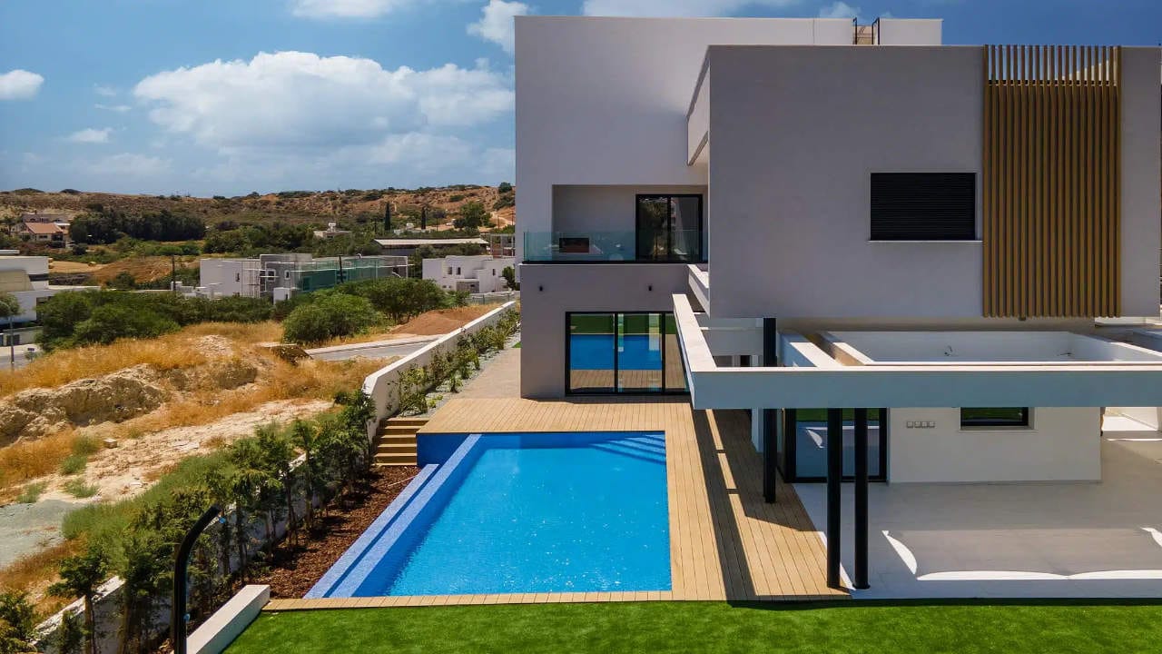Contemporary 5 Bedroom Villa
