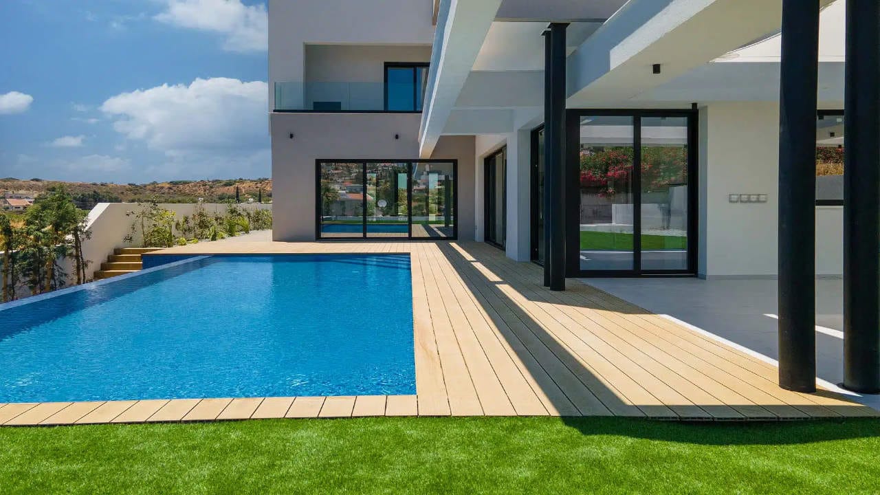 Contemporary 5 Bedroom Villa