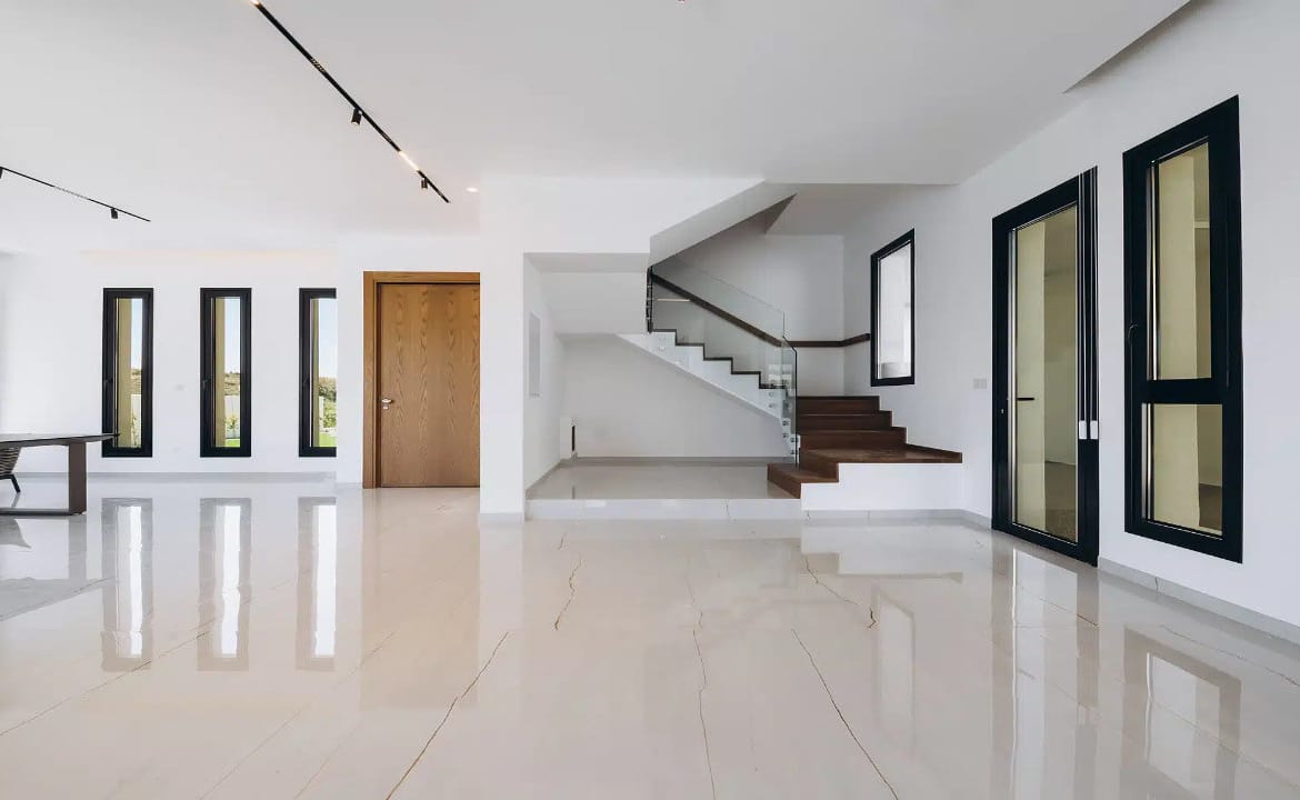 Contemporary 5 Bedroom Villa
