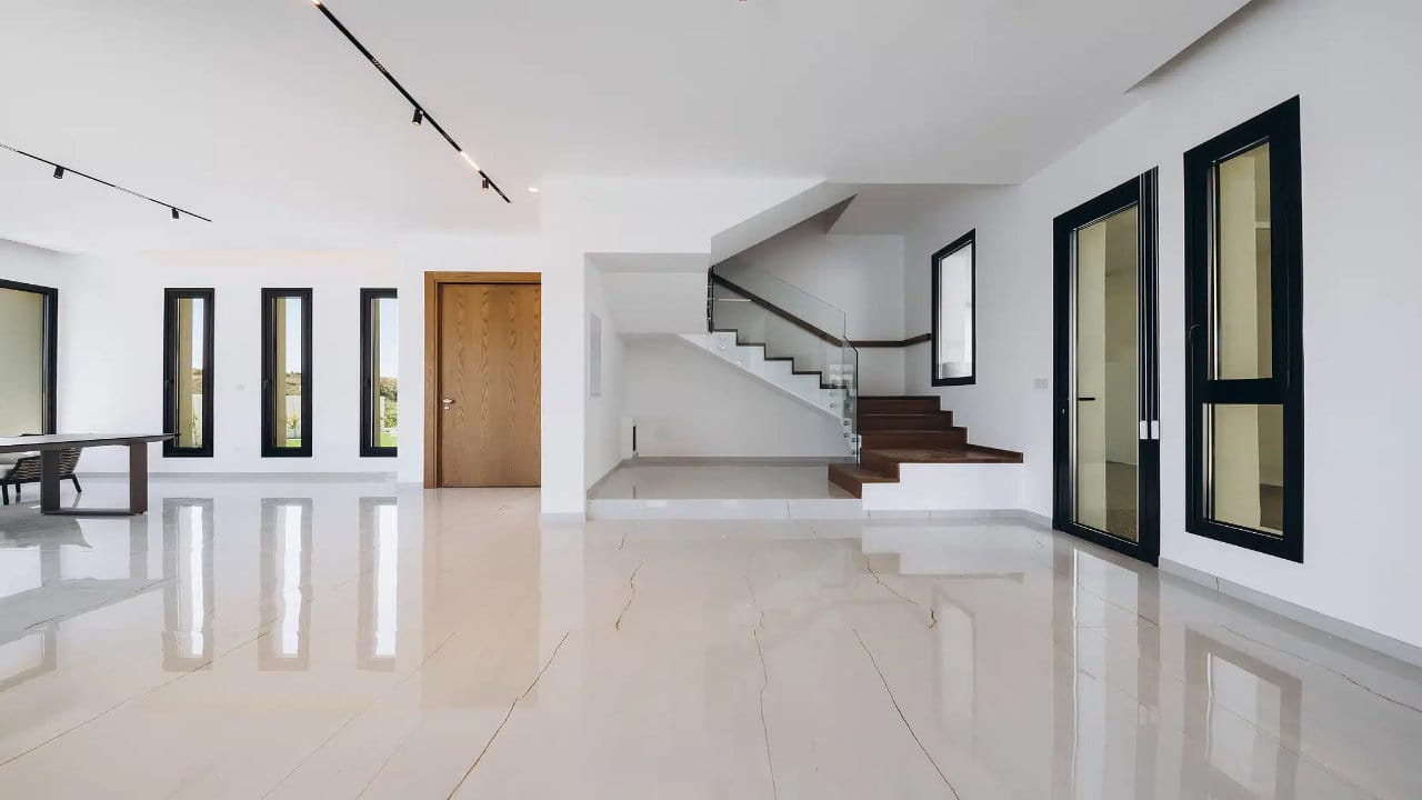 Contemporary 5 Bedroom Villa