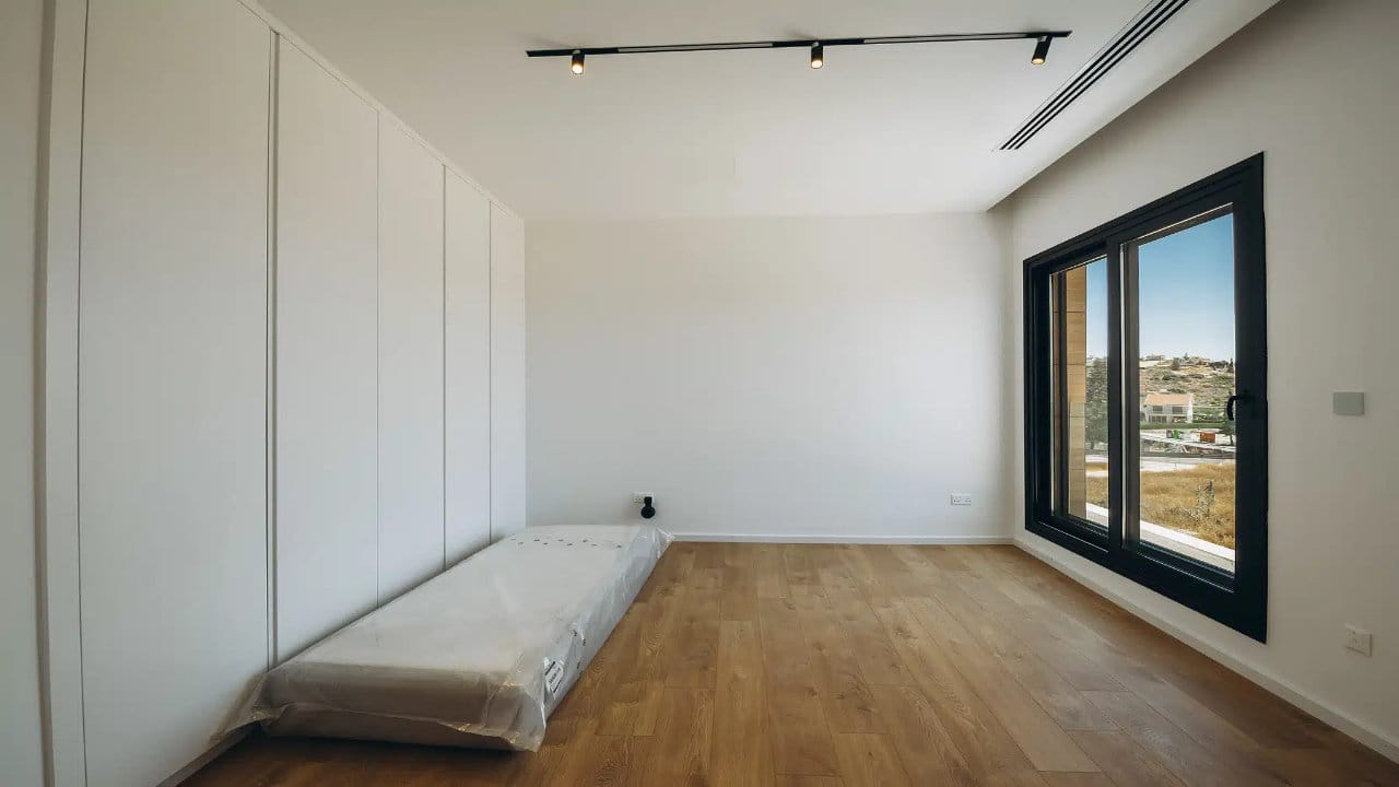 Contemporary 5 Bedroom Villa