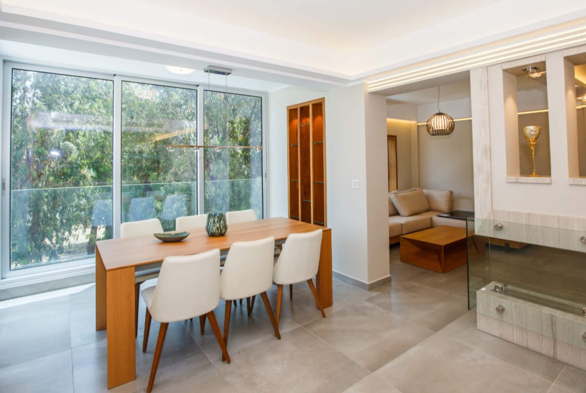 Luxury Seafront Apartment