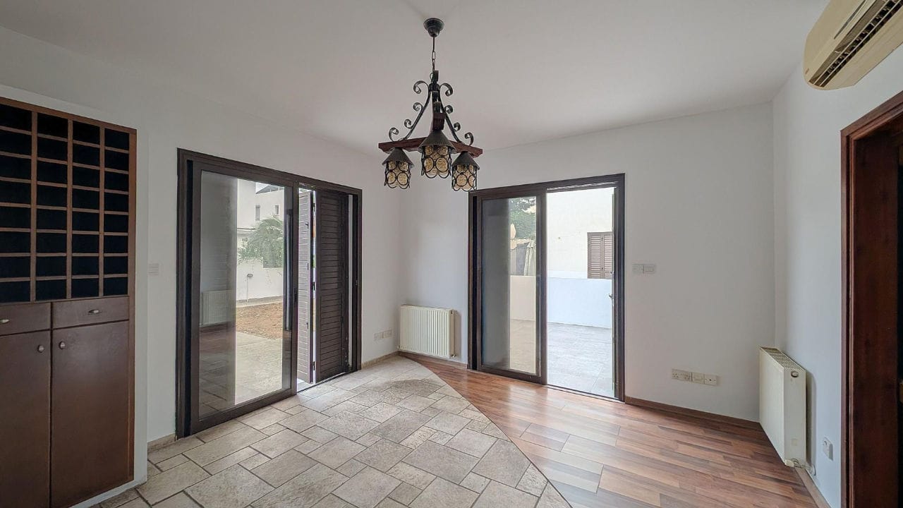 13 Elegant Semi-Detached House