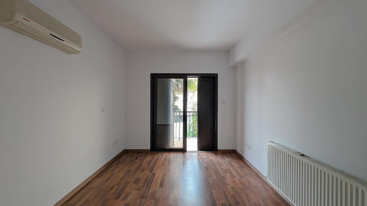 18 Elegant Semi-Detached House