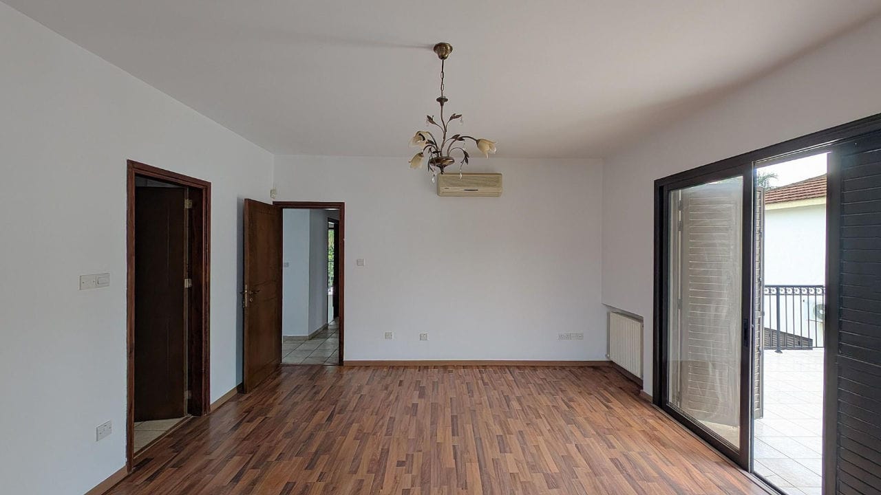 21 Elegant Semi-Detached House