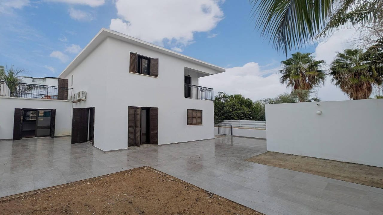 25 Elegant Semi-Detached House