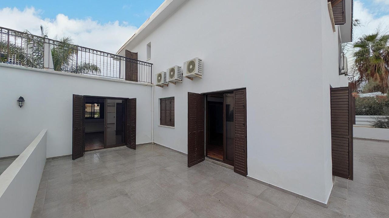 26 Elegant Semi-Detached House