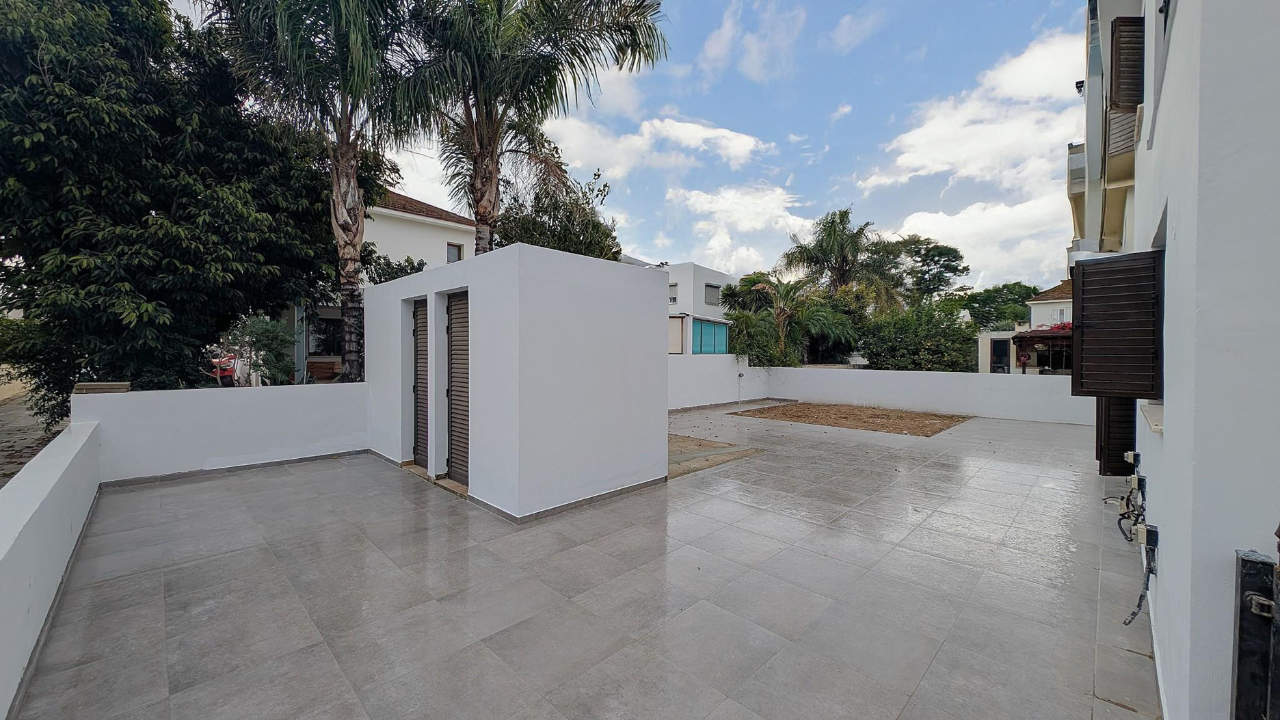 27 Elegant Semi-Detached House