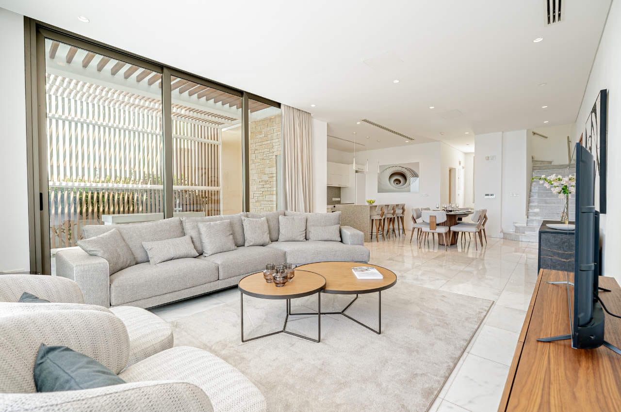 1365-11 Luxury Seafront Villa – Paphos