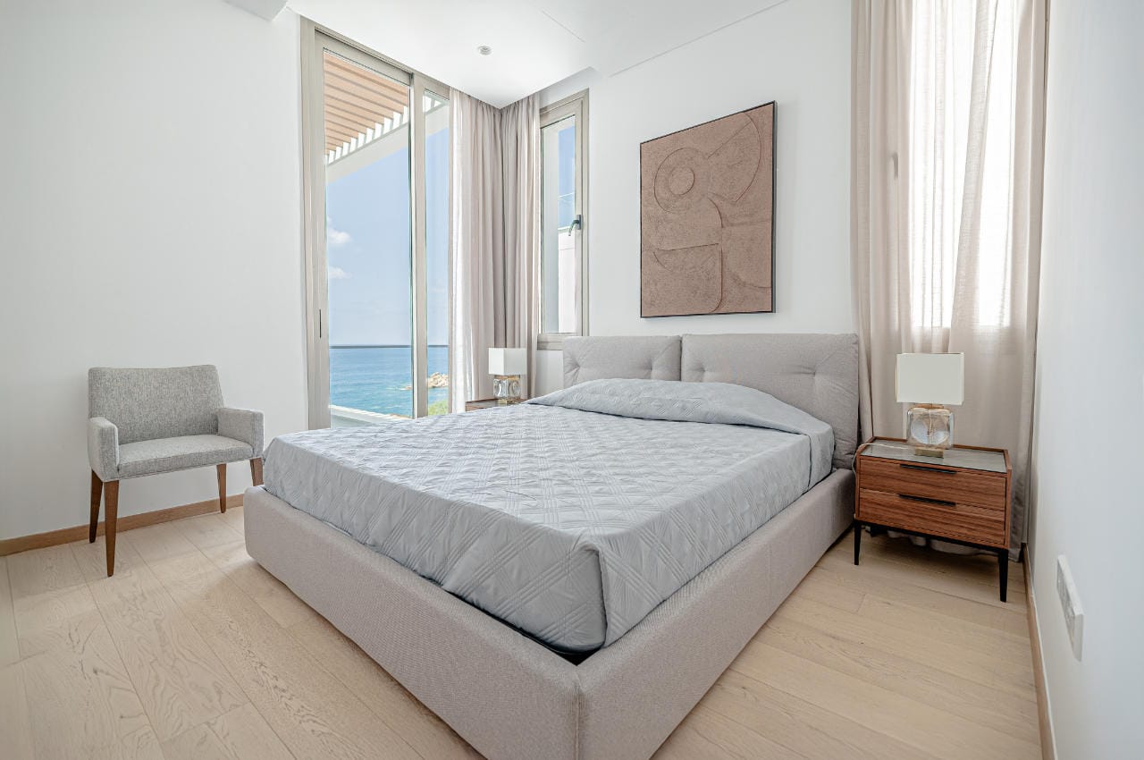 1365-13 Luxury Seafront Villa – Paphos