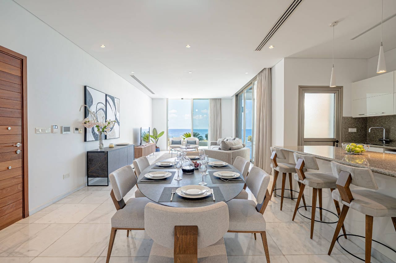 1365-16 Luxury Seafront Villa – Paphos
