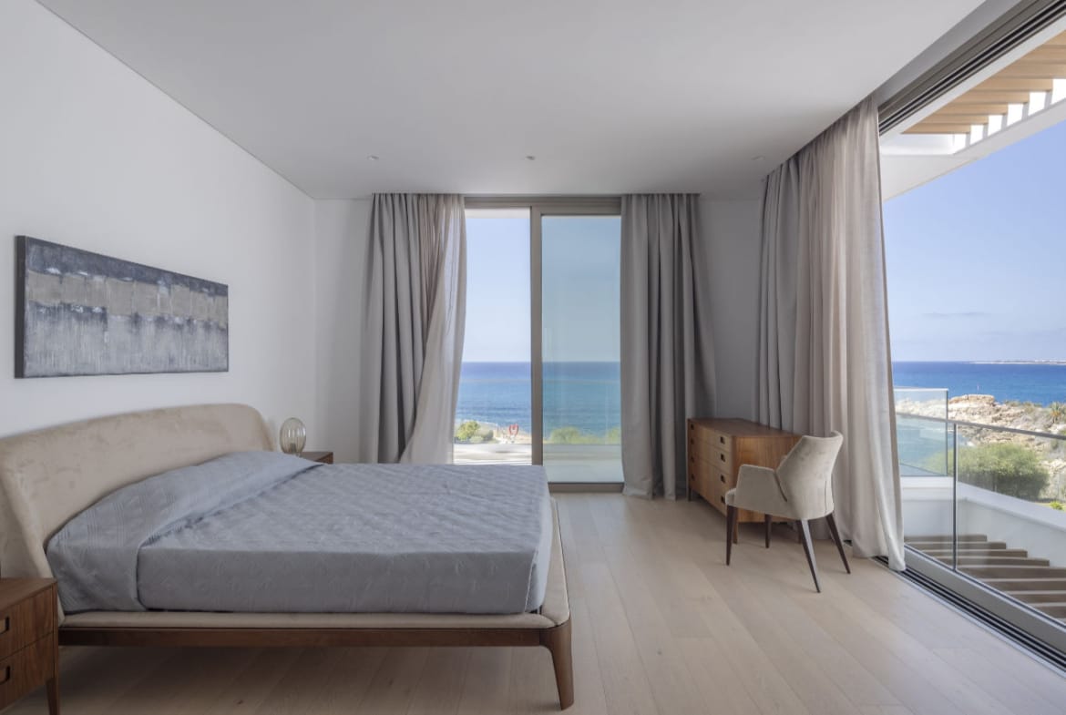 Luxury Seafront Villa – Paphos