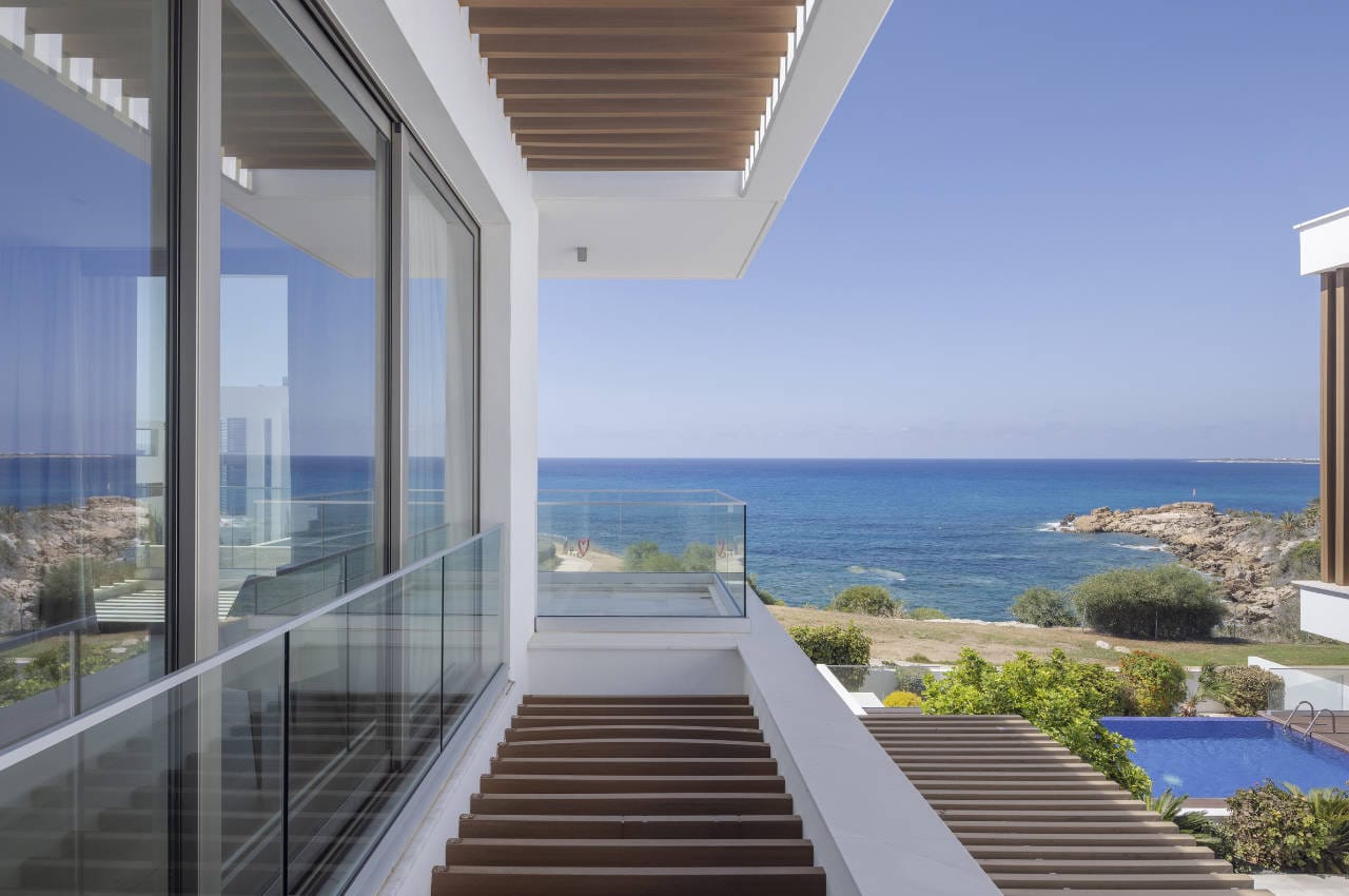1365-3 Luxury Seafront Villa – Paphos