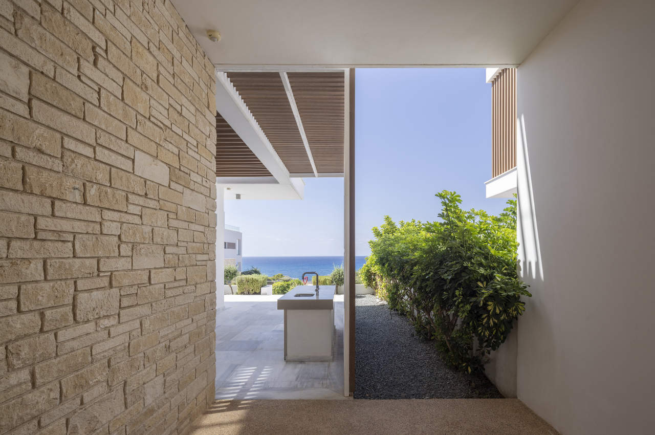 1365-4 Luxury Seafront Villa – Paphos