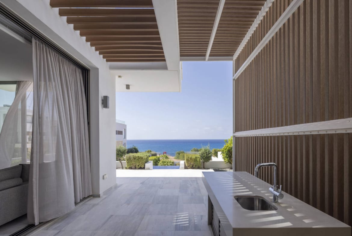 Luxury Seafront Villa – Paphos