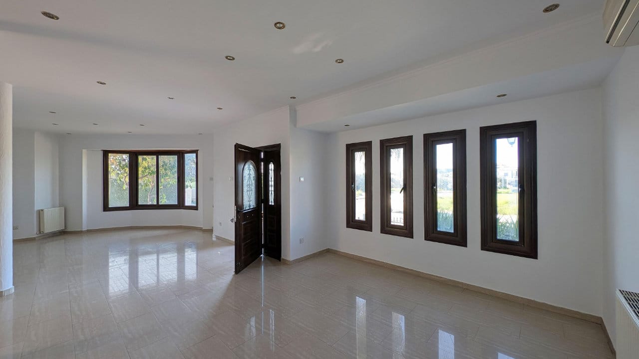 1399-10 4 Bedroom House for Sale in Tseri, Nicosia