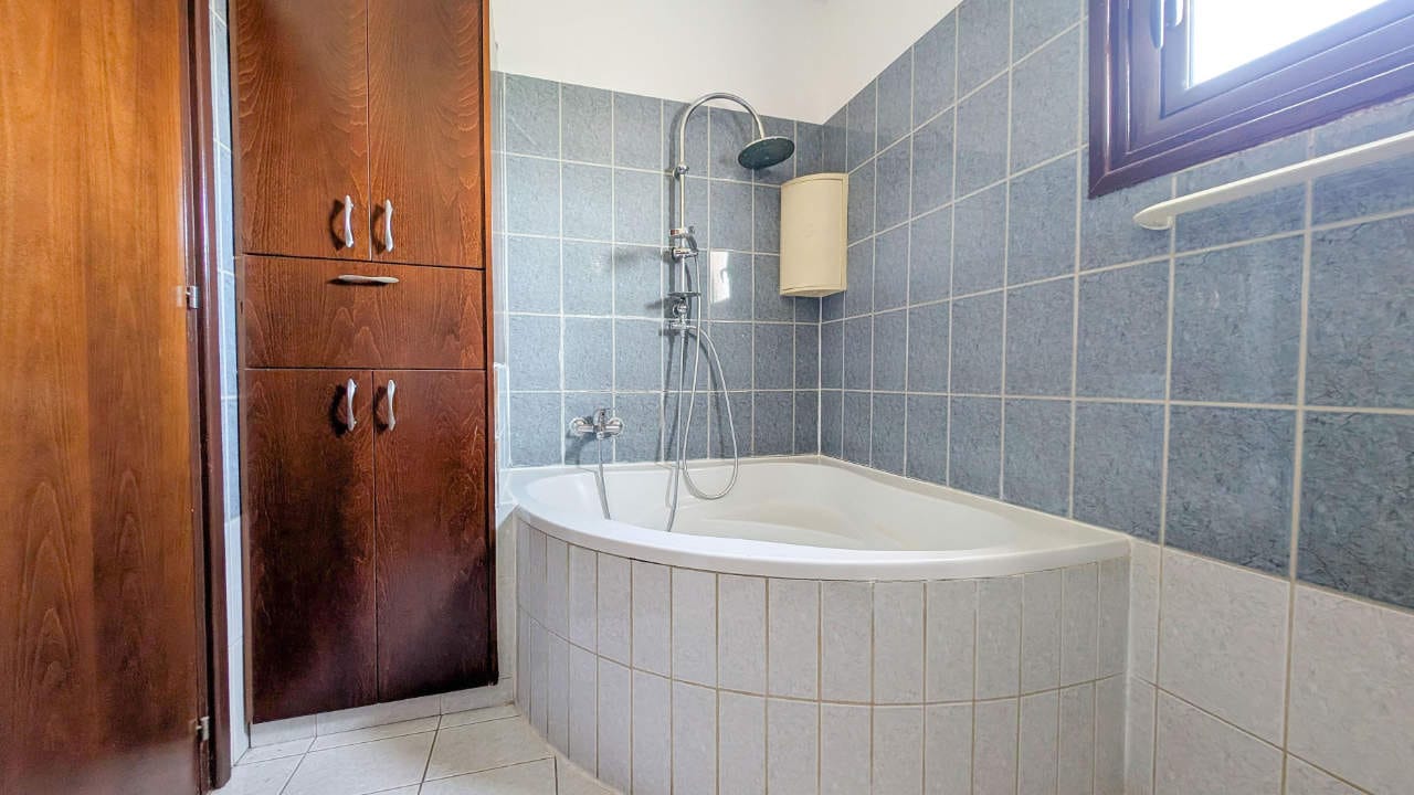 1399-16 4 Bedroom House for Sale in Tseri, Nicosia