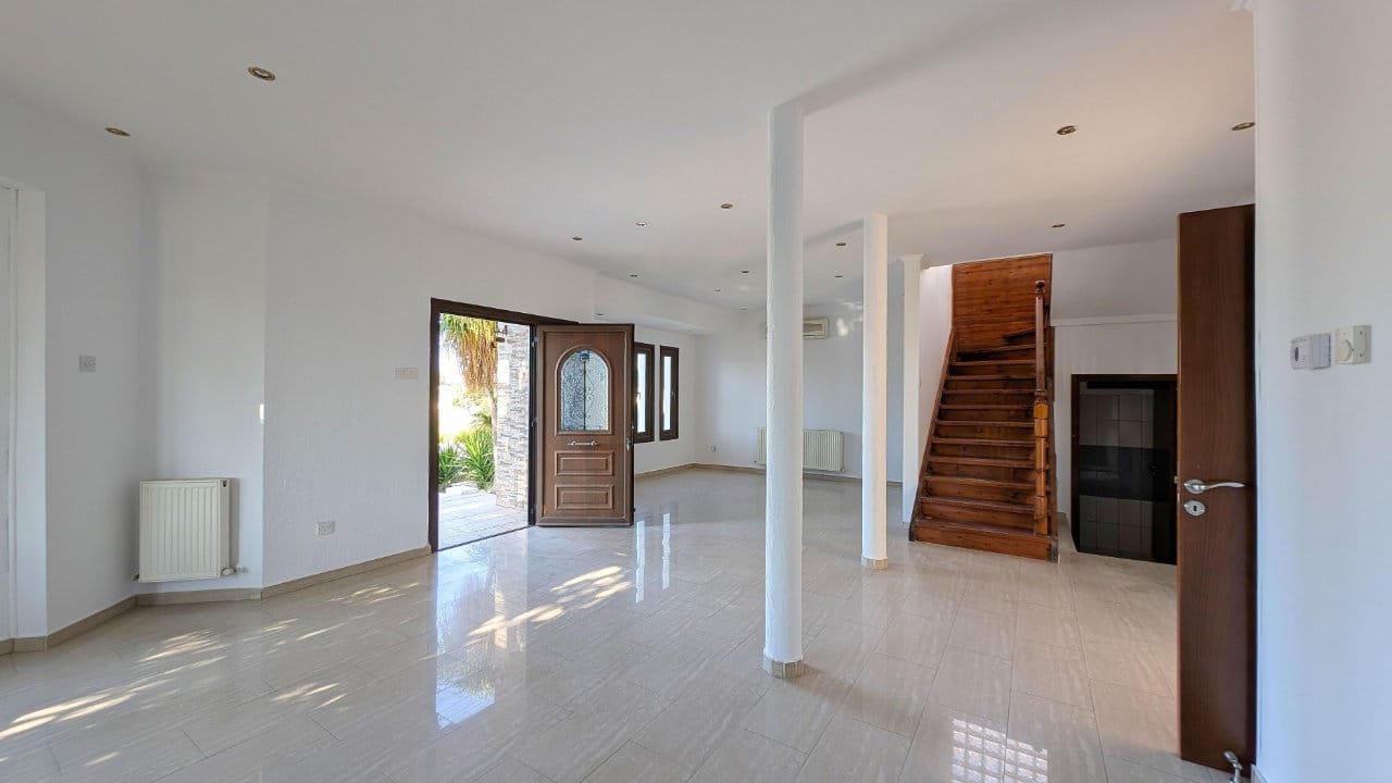 1399-3 4 Bedroom House for Sale in Tseri, Nicosia