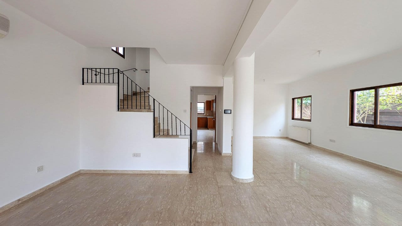 1465-16 Spacious 4 Bedroom House