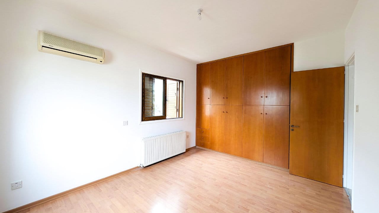 1465-18 Spacious 4 Bedroom House