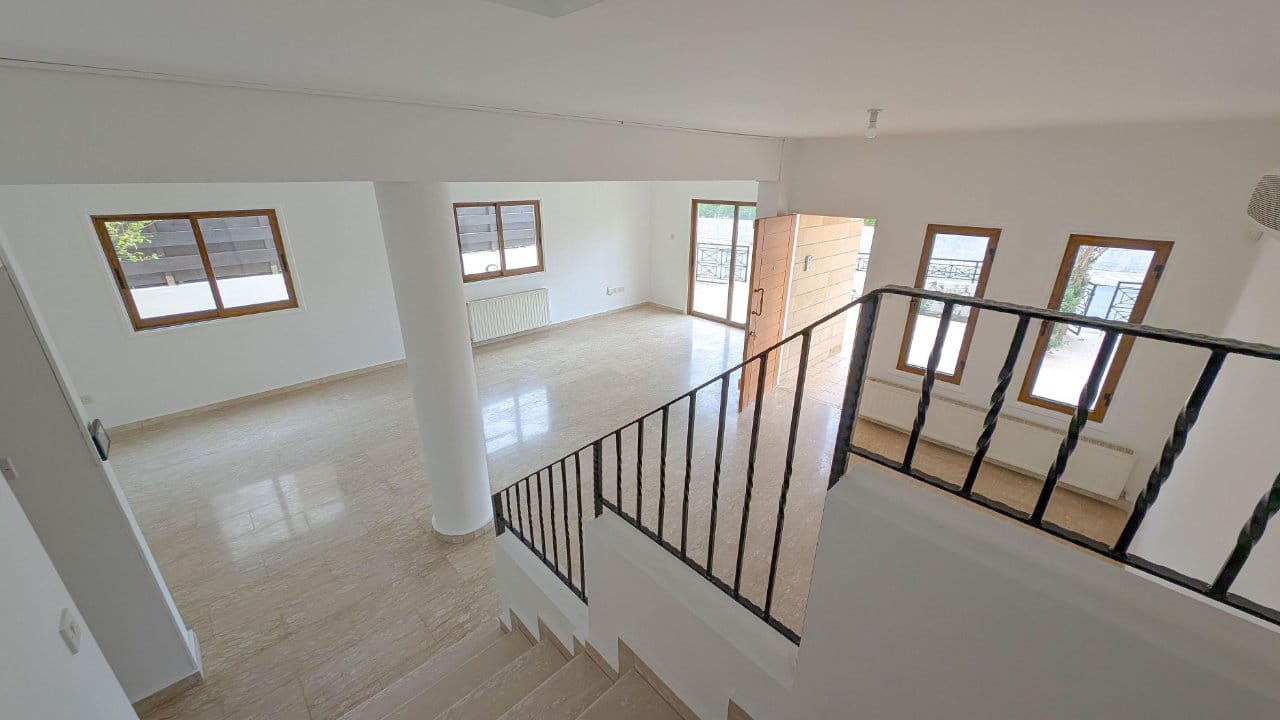 1465-19 Spacious 4 Bedroom House