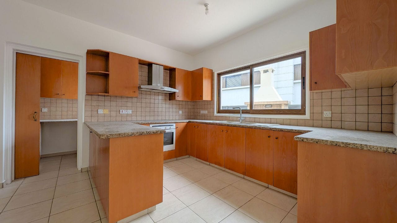 1465-22 Spacious 4 Bedroom House