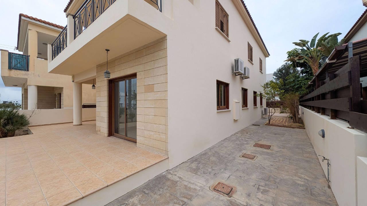 1465-23 Spacious 4 Bedroom House