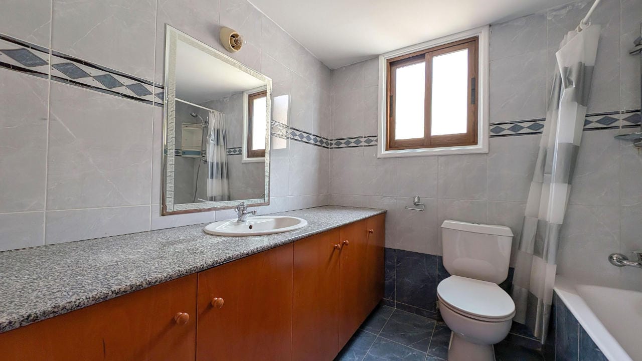 1465-25 Spacious 4 Bedroom House
