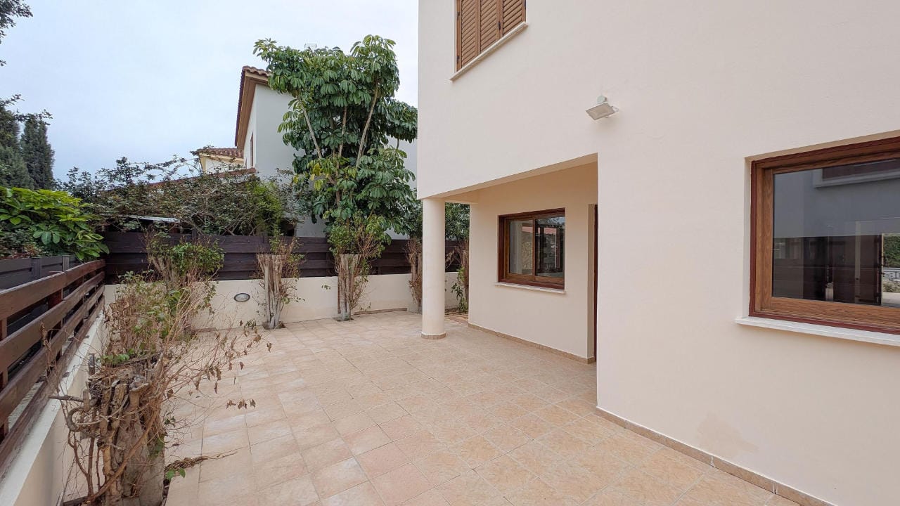 1465-29 Spacious 4 Bedroom House