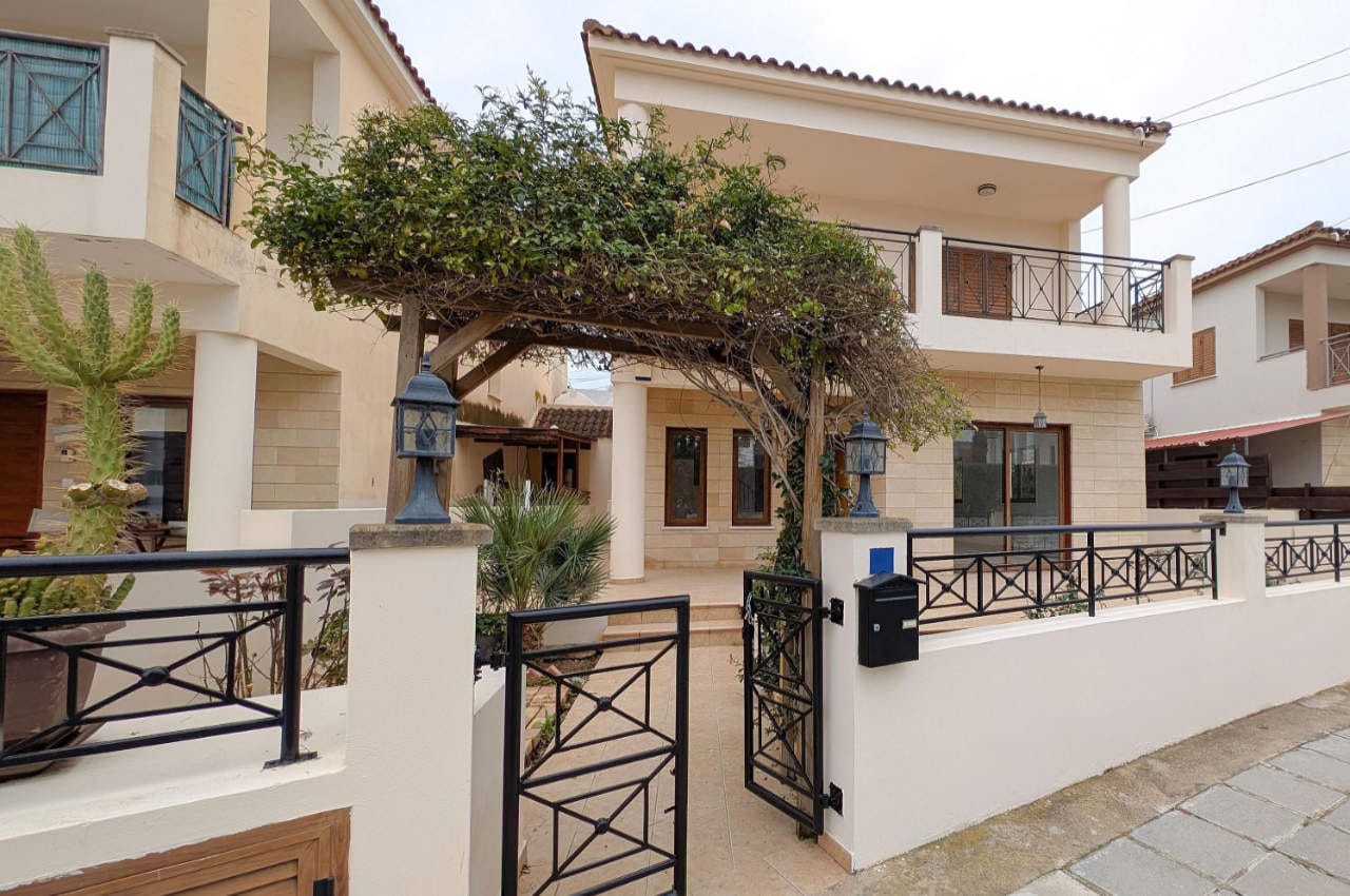 1465-3 Spacious 4 Bedroom House