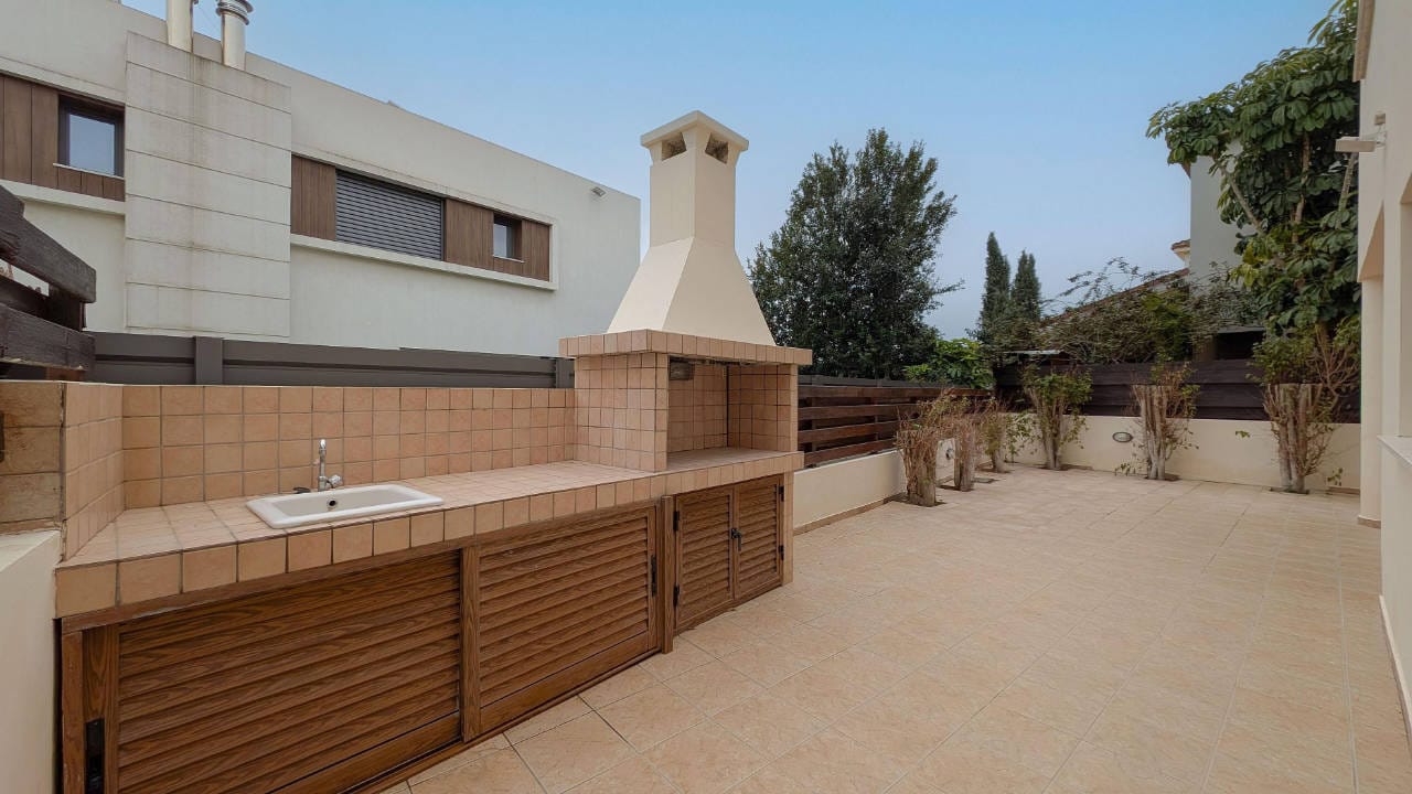 1465-30 Spacious 4 Bedroom House